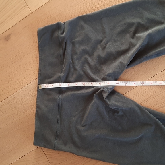 LULULEMON Sz 8 Cropped Grey Leggings SUPER SOFT!! - Picture 5 of 6